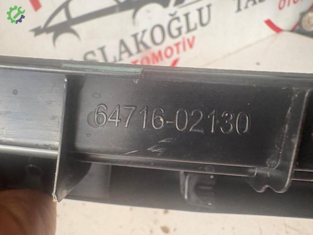 Toyota Auris Eşik Bakaliti 6471602130 çıkma parça