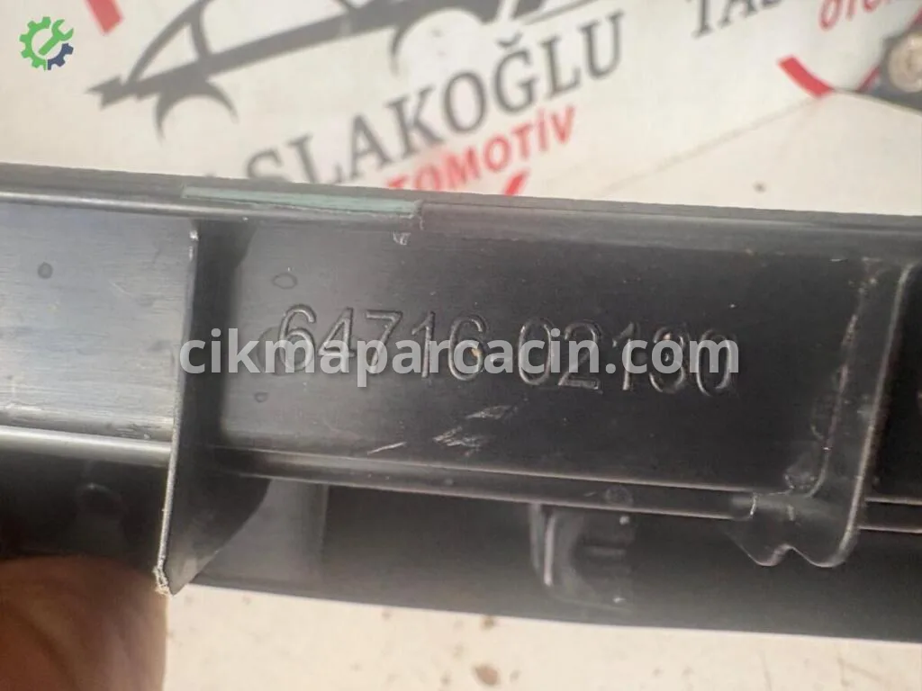 Toyota Auris Eşik Bakaliti 6471602130 çıkma parça