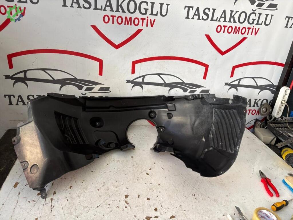 BMW 1 Serisi Davlumbaz çıkma parça