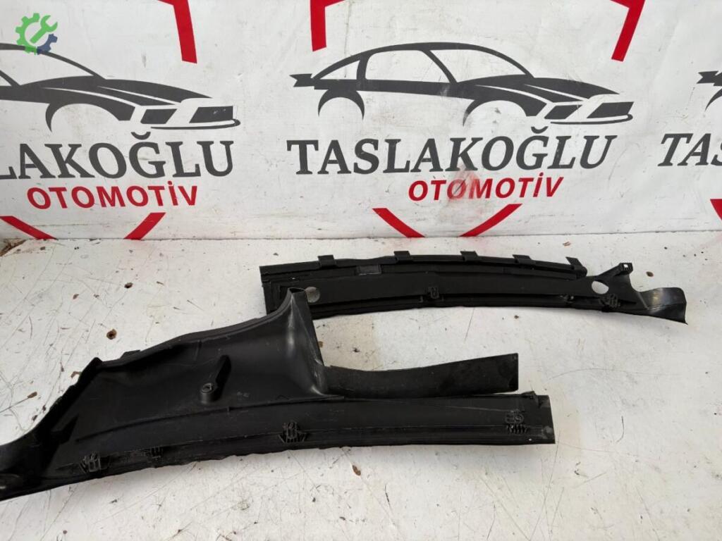 Audi A4 Ön Cam Izgarası çıkma parça