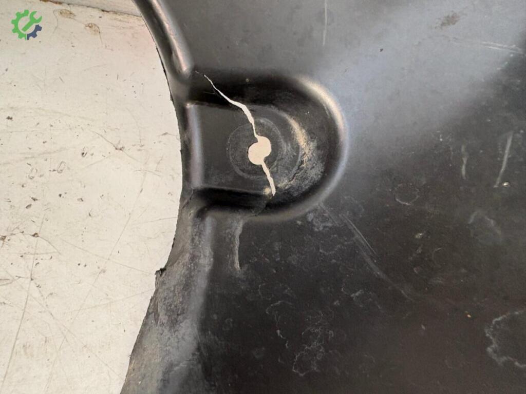 BMW 1 Serisi Davlumbaz çıkma parça
