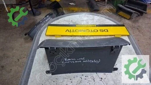 Mitsubishi Carisma Torpido Kapağı 2000-2006 çıkma parça