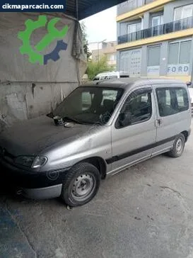 Peugeot Partner Arka Çamurluk çıkma parça