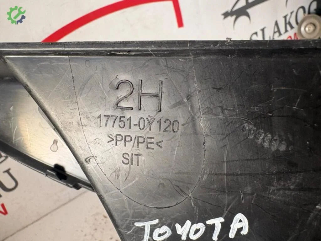Toyota Corolla 177510Y120 çıkma parça