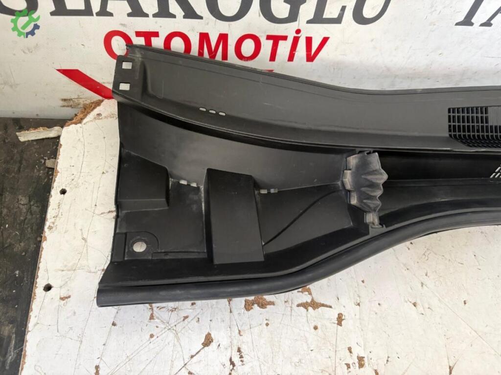 Toyota Corolla Ön Cam Izgarası 5570816170 çıkma parça