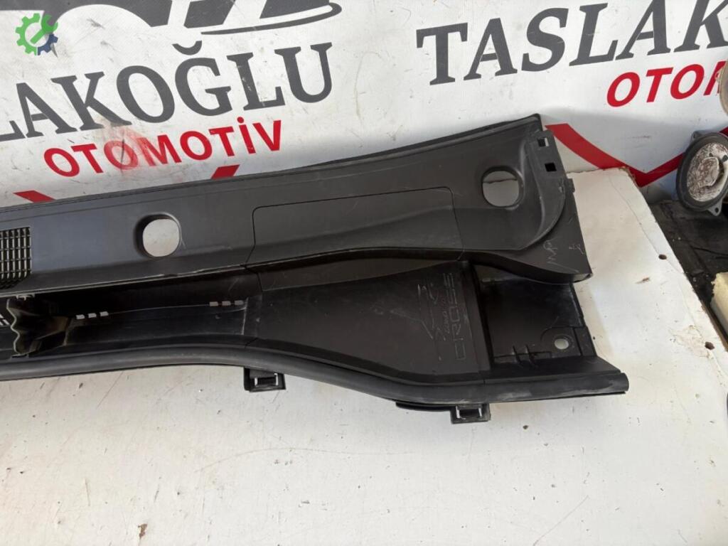 Toyota Corolla Ön Cam Izgarası 5570816170 çıkma parça