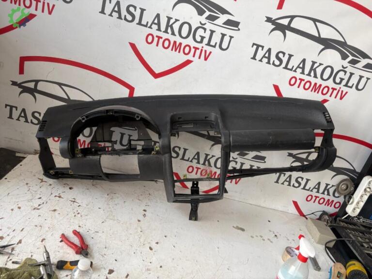 Opel Combo Torpido çıkma parça