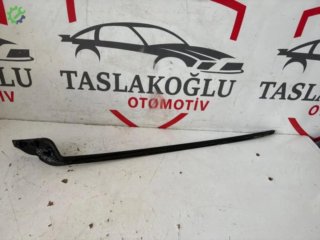 Toyota C-HR Cam Fitili çıkma parça