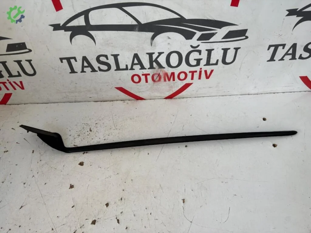 Toyota C-HR Cam Fitili çıkma parça