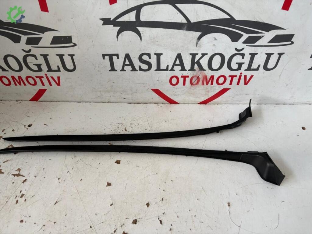 Toyota C-HR Cam Fitili çıkma parça