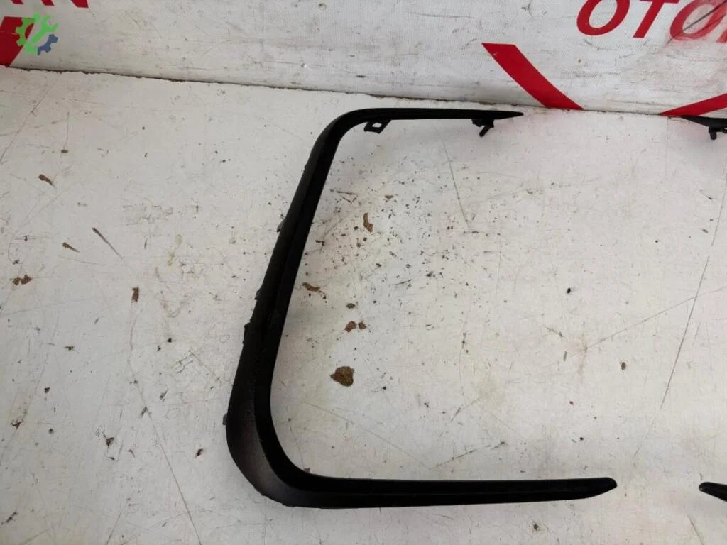 Toyota Corolla Sis Farı Çerçevesi çıkma parça