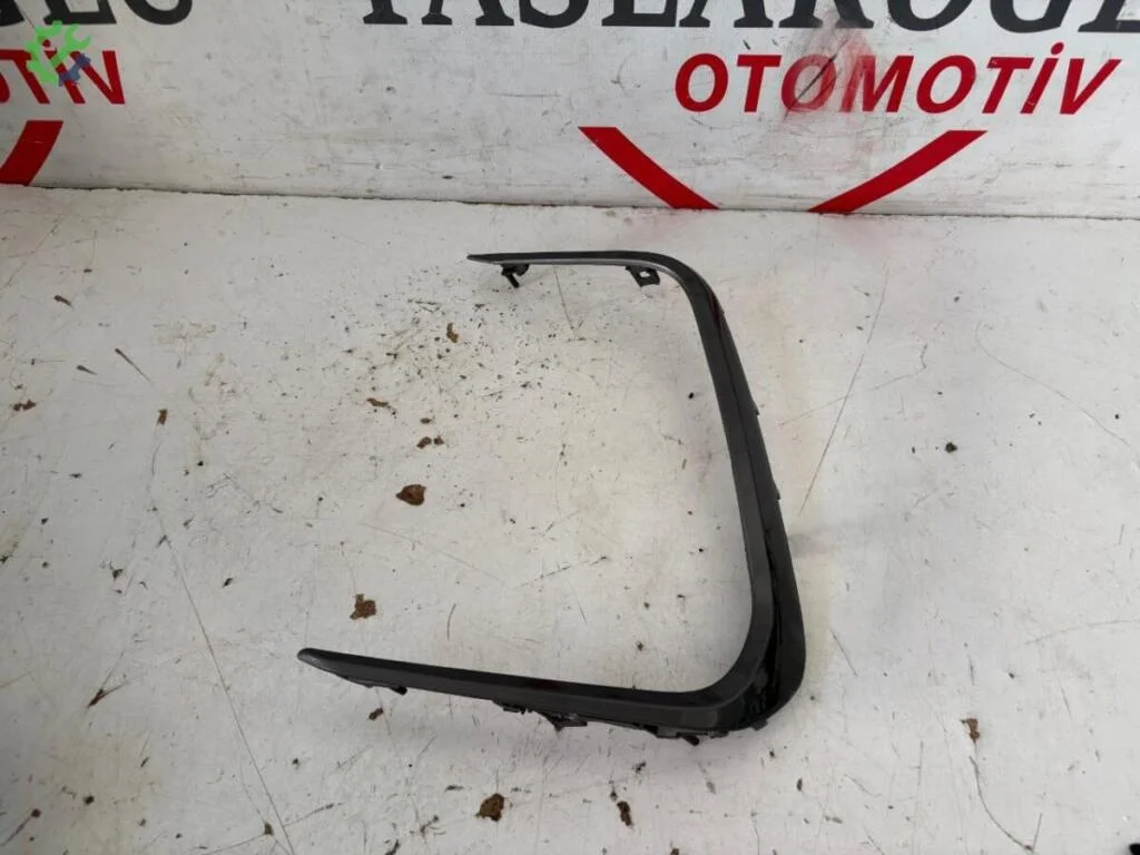 Toyota Corolla Sis Farı Çerçevesi çıkma parça