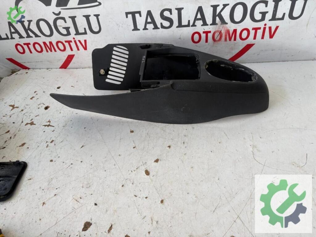 Renault Symbol Orta Konsol çıkma parça