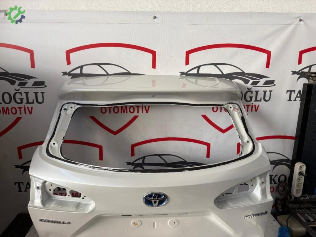 Toyota Corolla Cross Bagaj Kapağı çıkma parça