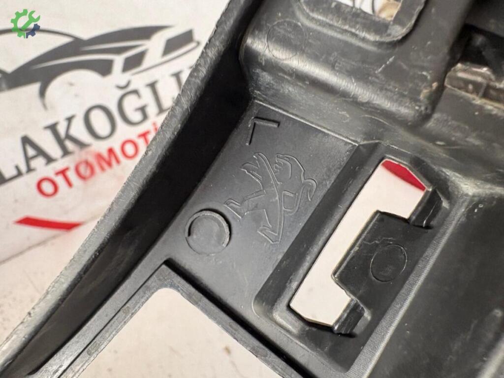 Peugeot Rifter Tampon Braketi 9816768780 çıkma parça