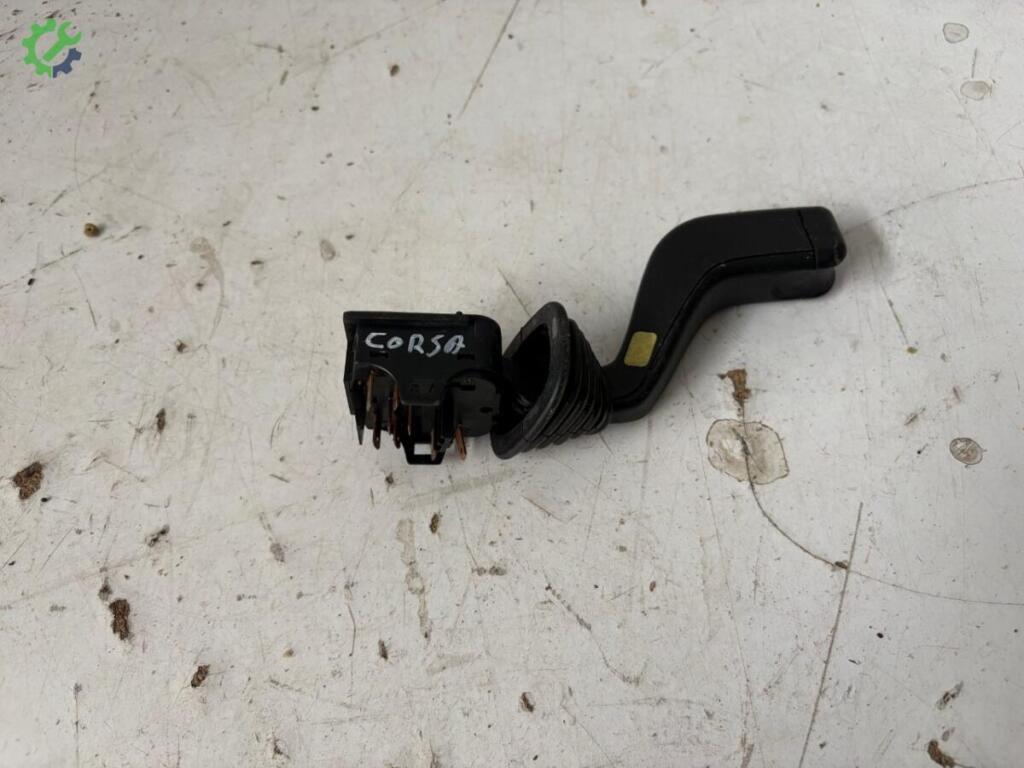 Opel Corsa Silecek Kolu çıkma parça
