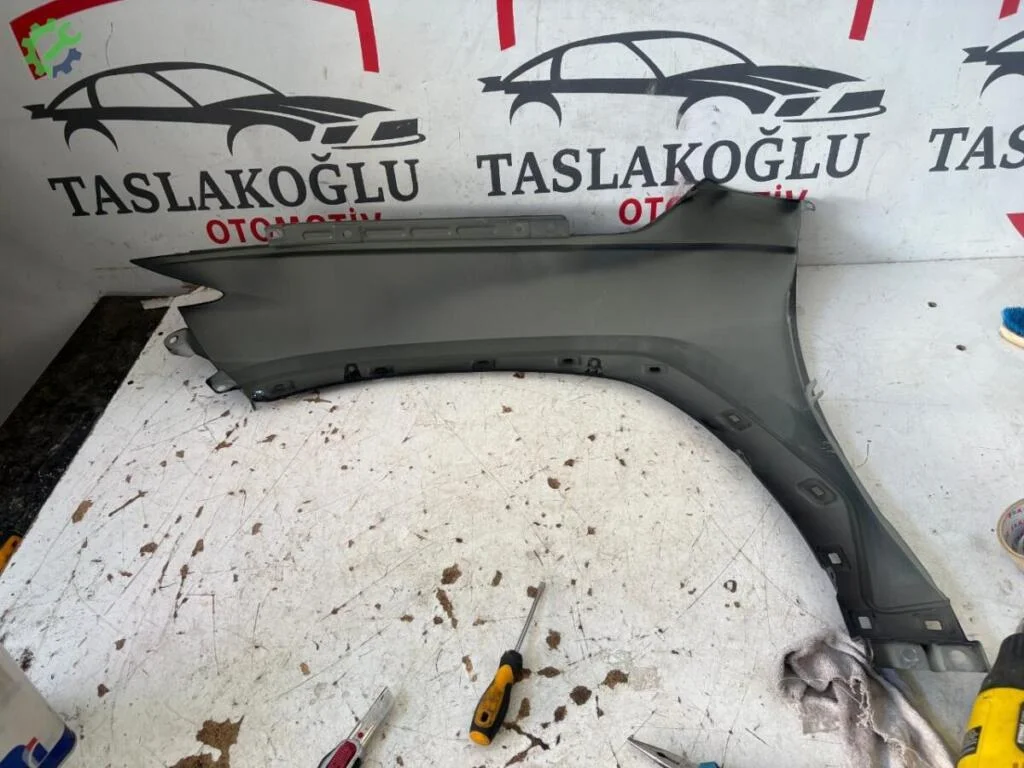 Hyundai Tucson Sağ Ön Çamurluk çıkma parça