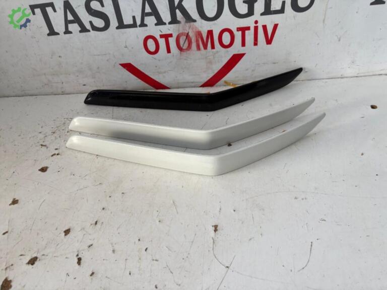 Toyota Corolla Tampon Bandı çıkma parça