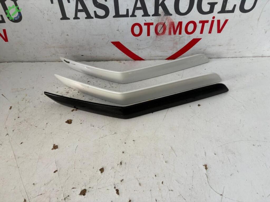 Toyota Corolla Tampon Bandı çıkma parça