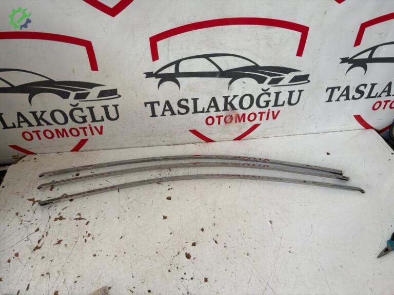 Toyota Corolla Ön Kapı çıkma parça