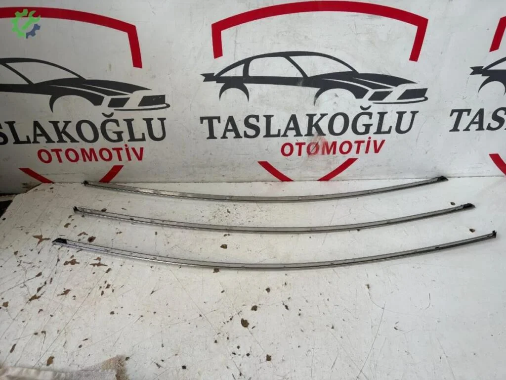 Toyota Corolla Ön Kapı çıkma parça