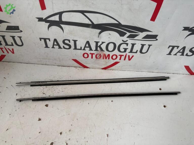 Toyota Corolla Cam Sıyırıcı çıkma parça