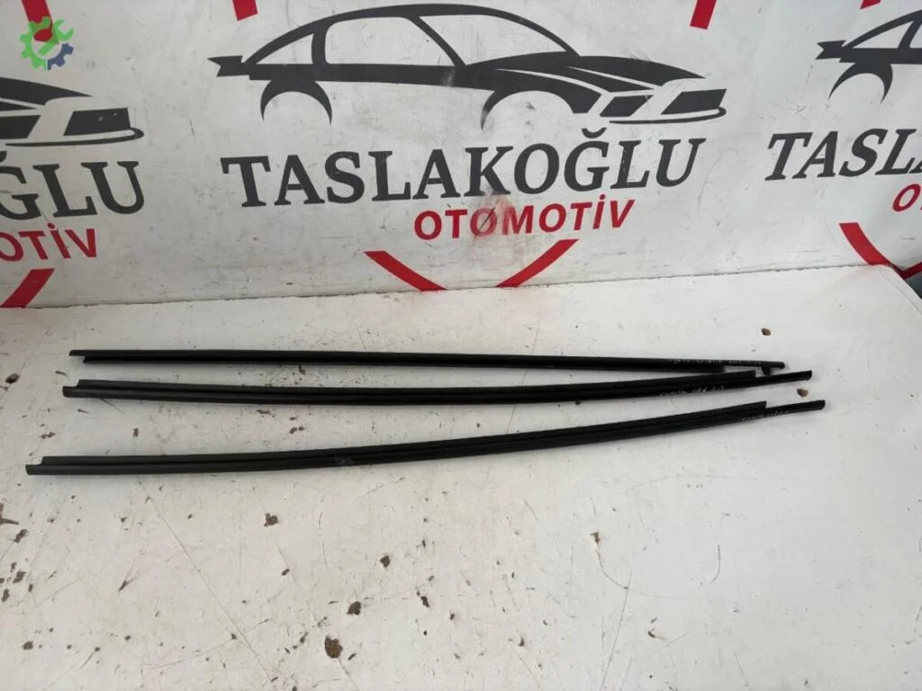 Toyota Corolla Cam Sıyırıcı çıkma parça