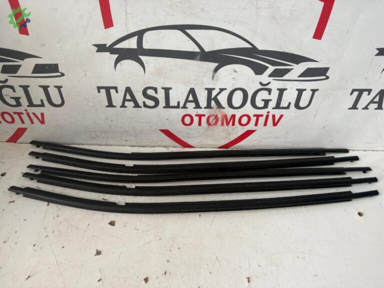 Toyota Corolla Cam Sıyırıcı çıkma parça