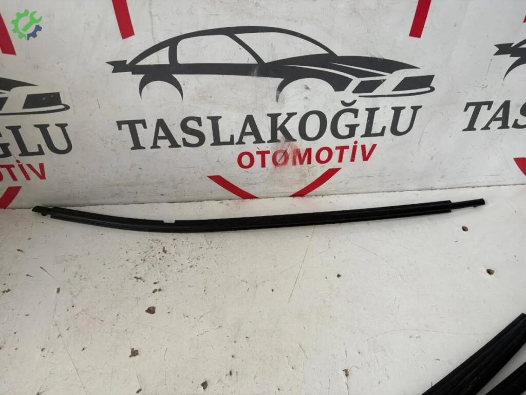 Toyota Corolla Cam Sıyırıcı çıkma parça