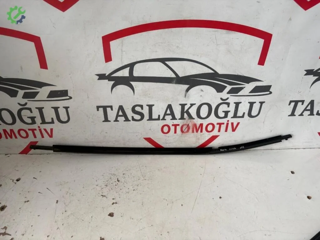 Toyota Corolla Cam Sıyırıcı çıkma parça