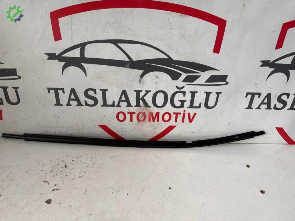 Toyota Corolla Cam Sıyırıcı çıkma parça