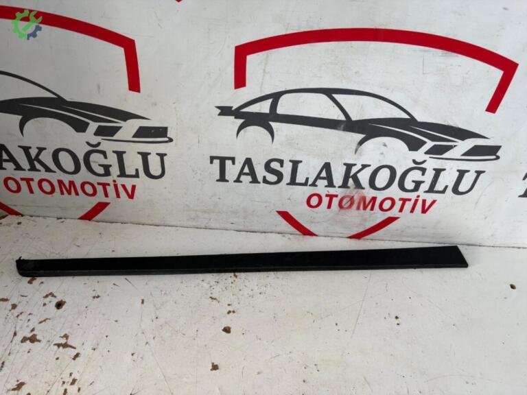 Hyundai Bayon Kapı Çıtası çıkma parça