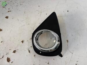 TOYOTA YARİS SOL SİS FARI ÇERÇEVESİ