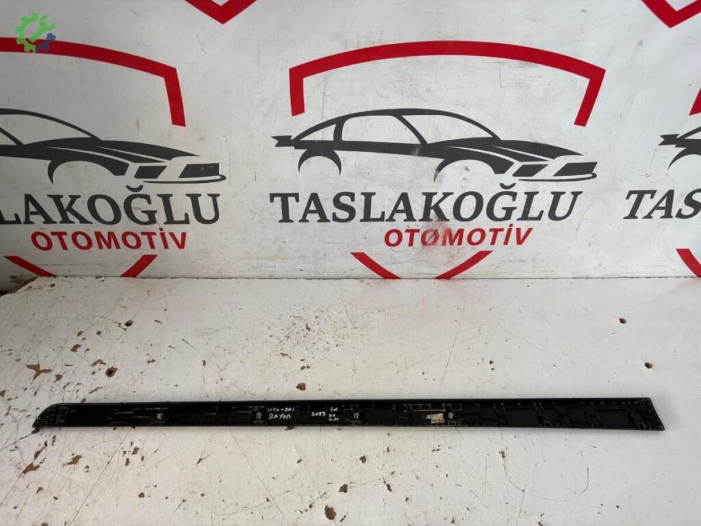 Hyundai Bayon Kapı Çıtası çıkma parça