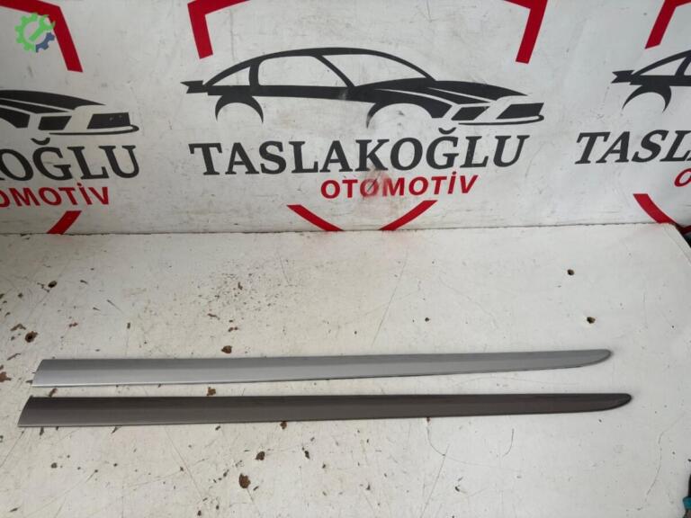 Toyota Corolla Kapı Çıtası çıkma parça