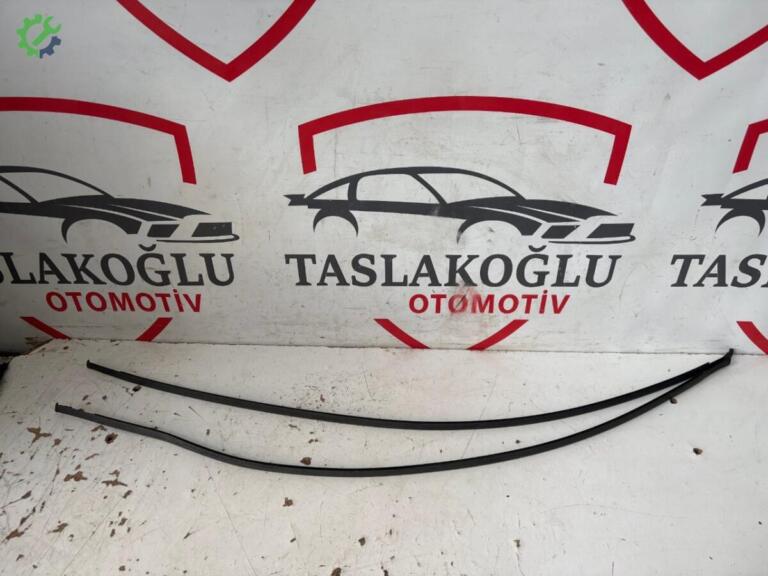 Toyota Corolla Tavan Çıtası çıkma parça