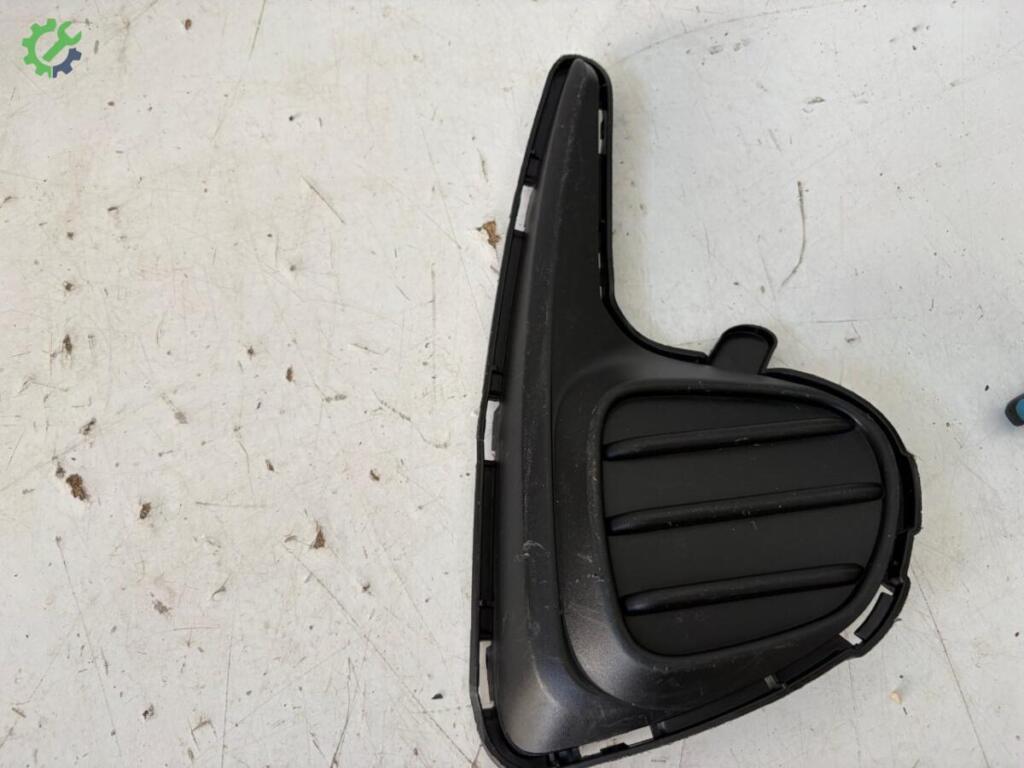Toyota Yaris Sis Farı Çerçevesi 814810D330 çıkma parça