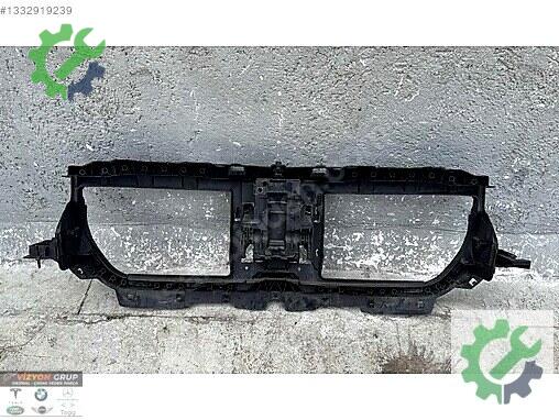 BMW X1 Ön Panjur 7011116 çıkma parça