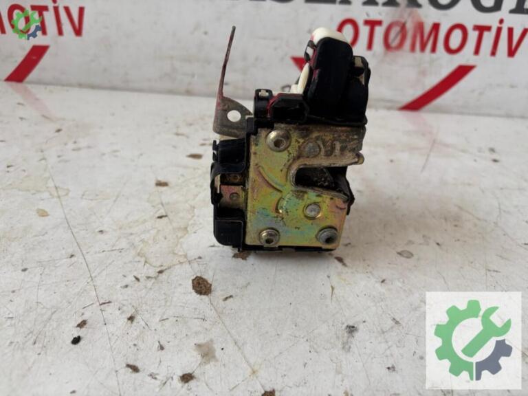 Volkswagen Polo Sol Ön Kapı Kilidi çıkma parça