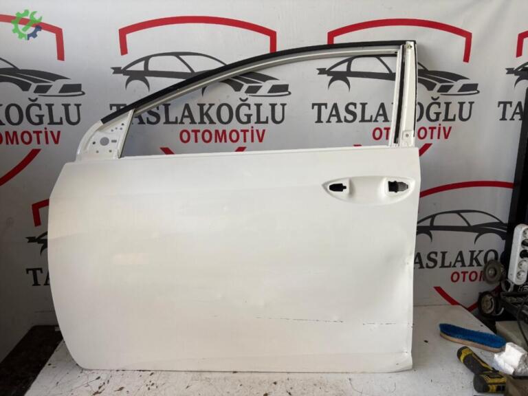 Toyota Corolla Sol Ön Kapı çıkma parça