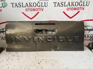 TOYOTA HİLUX BAGAJ KAPAĞI HASARLI