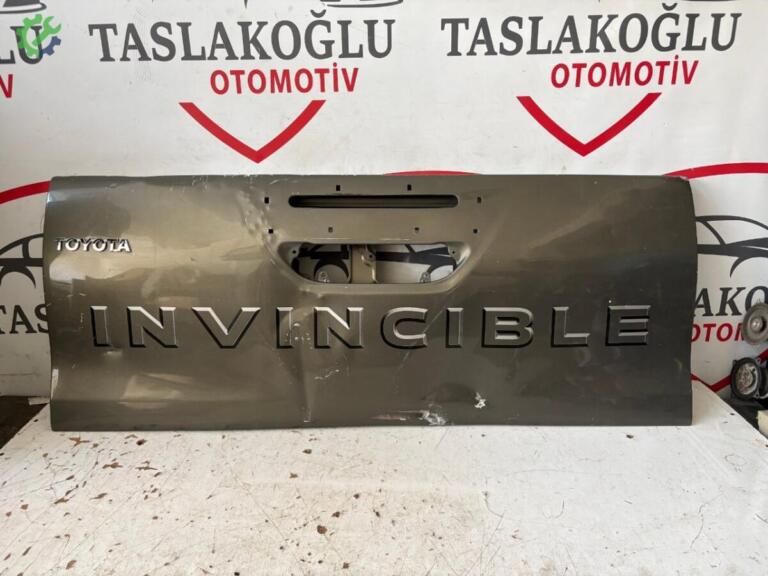Toyota Hilux Bagaj Kapağı çıkma parça