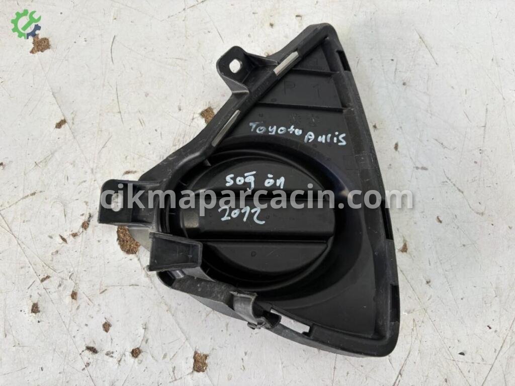 Toyota Auris Sis Farı Çerçevesi 8148102300 çıkma parça