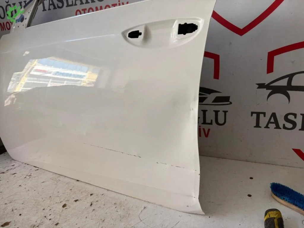 Toyota Corolla Sol Ön Kapı çıkma parça