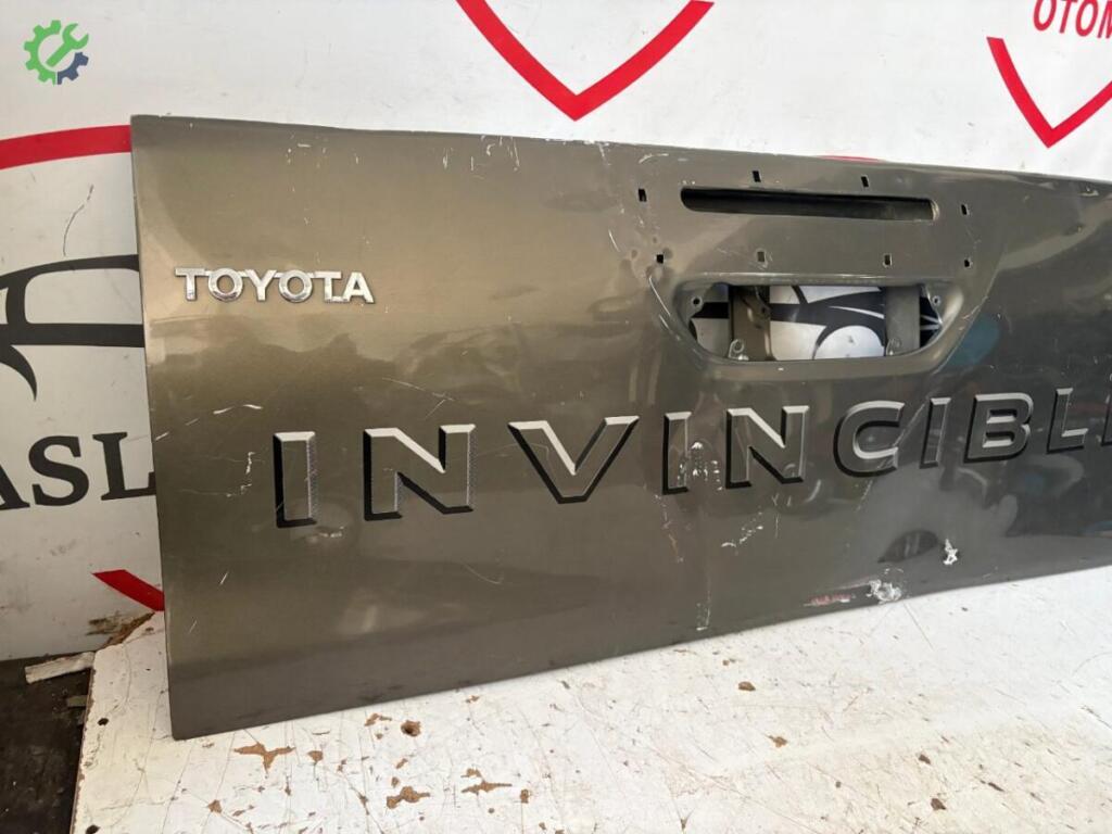 Toyota Hilux Bagaj Kapağı çıkma parça