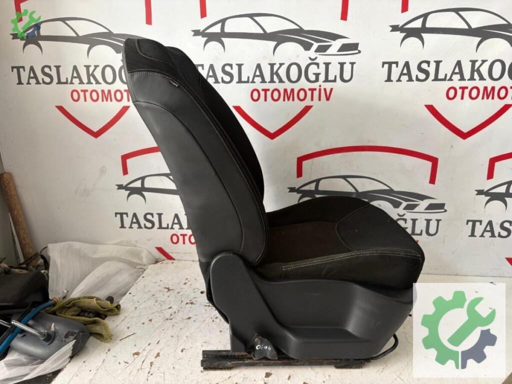 Renault Clio Ön Koltuk çıkma parça