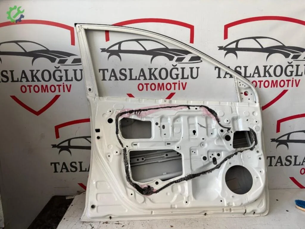 Toyota Corolla Sol Ön Kapı çıkma parça