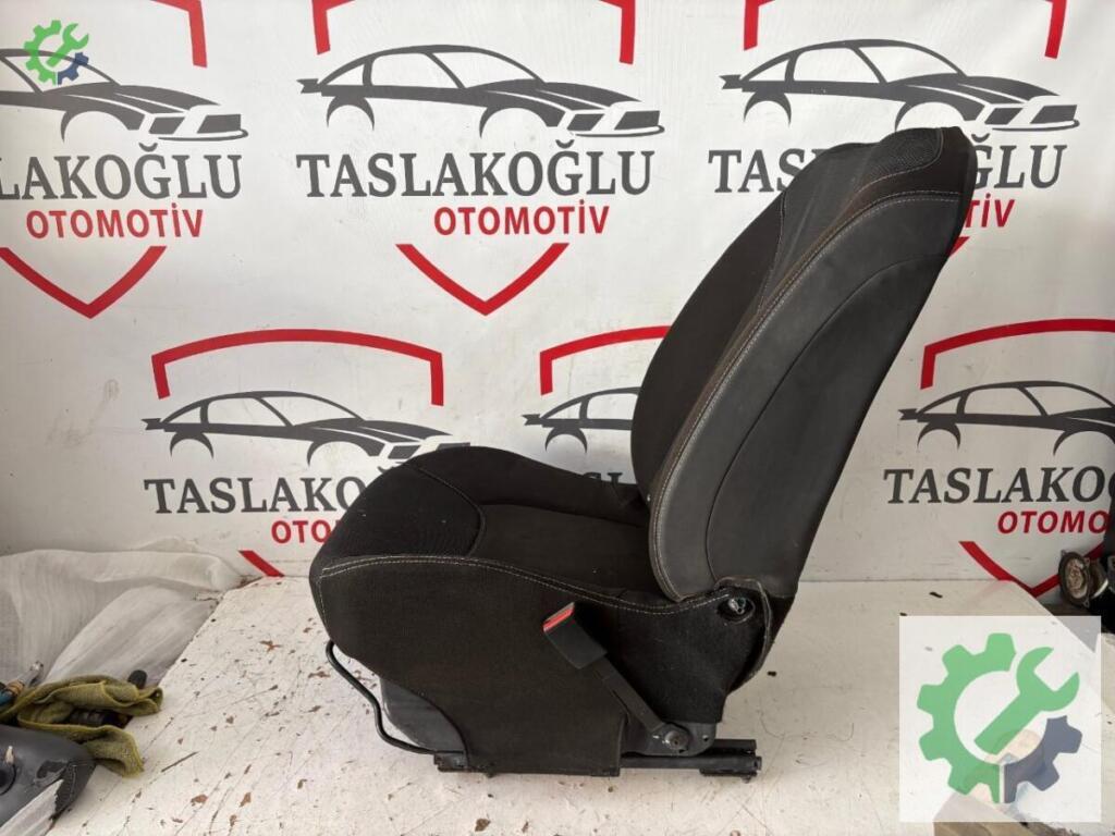 Renault Clio Ön Koltuk çıkma parça