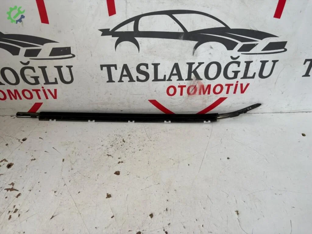 Toyota Corolla Cross Cam Sıyırıcı çıkma parça