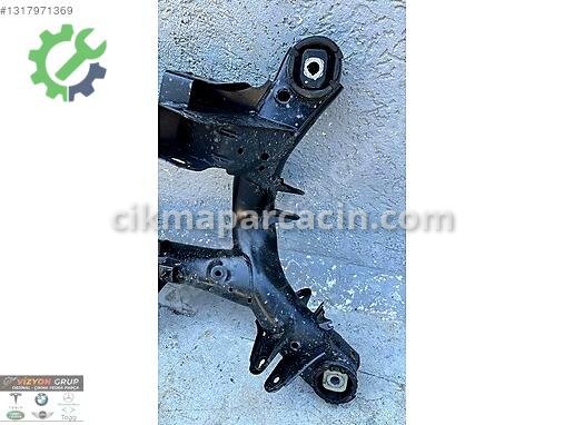 BMW 4 Serisi Arka Travers 8837906 çıkma parça